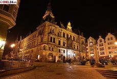 Władze gmin stają pod płacową ścianą Mini_pt-ratusz-noc3