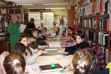 Lekcja biblioteczna z książkami w tle Mini_pt-lekcjab1