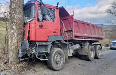 Pijany kierowca wpadł autem na drzewo Mini_423-129989