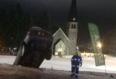 Auto "odjechało" z pobocza drogi Mini_pt-przygoda