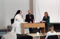 Pisarka i artystka w habicie Mini_pt-siostra0