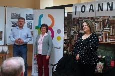 CZYTELNICY - REDAKCJA: O spotkaniu z pisarką Joanną Jax Mini_02