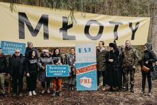 CZYTELNICY - REDAKCJA: Protest przeciwko budowie hydroelektrowni Mini_protest-mloty-6