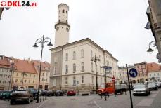 Spory ruch w ratuszowych wydziałach Mini_pt-ratuszb0
