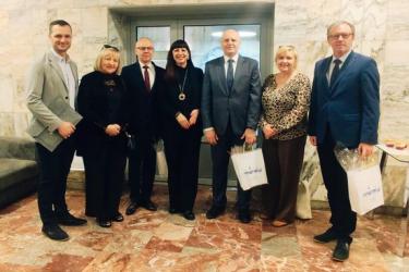 Slider_657405758-1526596029469417-5860396951393480897-n